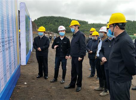 何辛幸到河池譽(yù)升項目調(diào)研